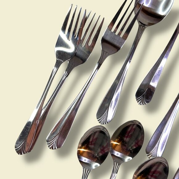 Cambridge Stainless Steel Flatware Set 12-Piece Silverware Forks & Spoons - Picture 6 of 14